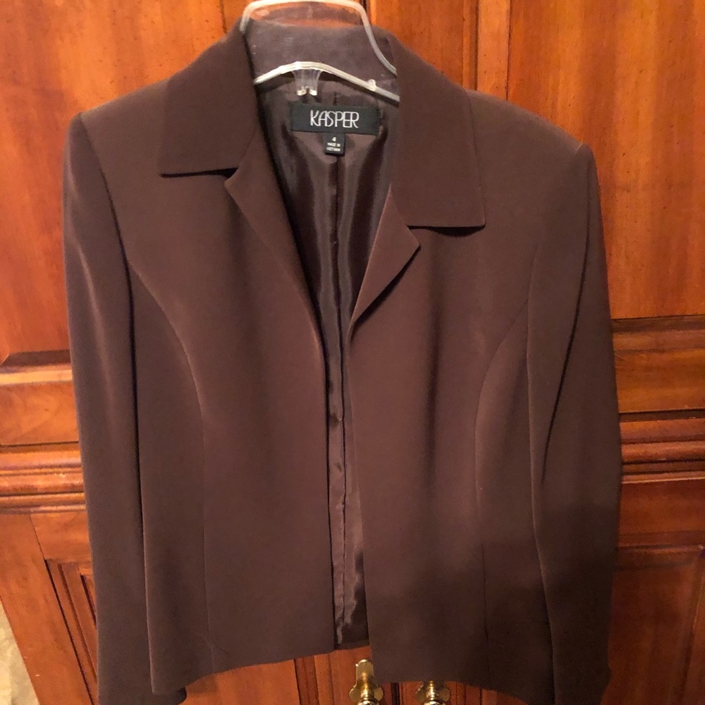 Brown blazer. S4